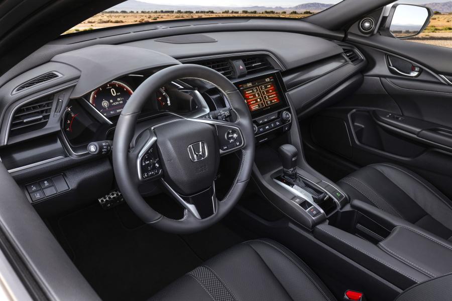 Интерьер Honda Civic Sport Touring Hatchback (FK7) 2019 года  (NA) (фото 11 из 12)